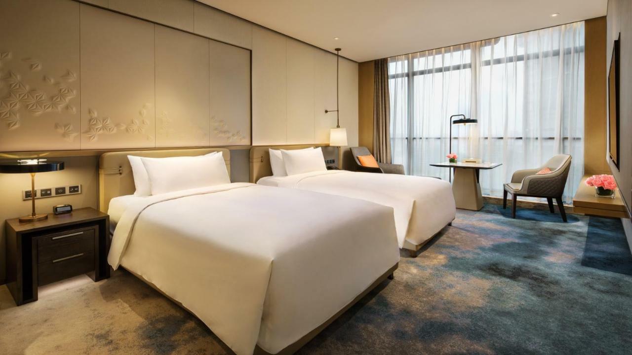 Отель Crowne Plaza Xiangxi Фэнхуан Экстерьер фото