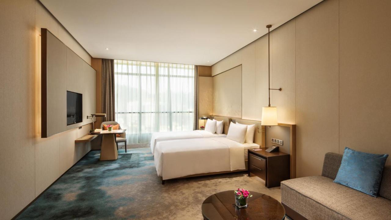 Отель Crowne Plaza Xiangxi Фэнхуан Экстерьер фото