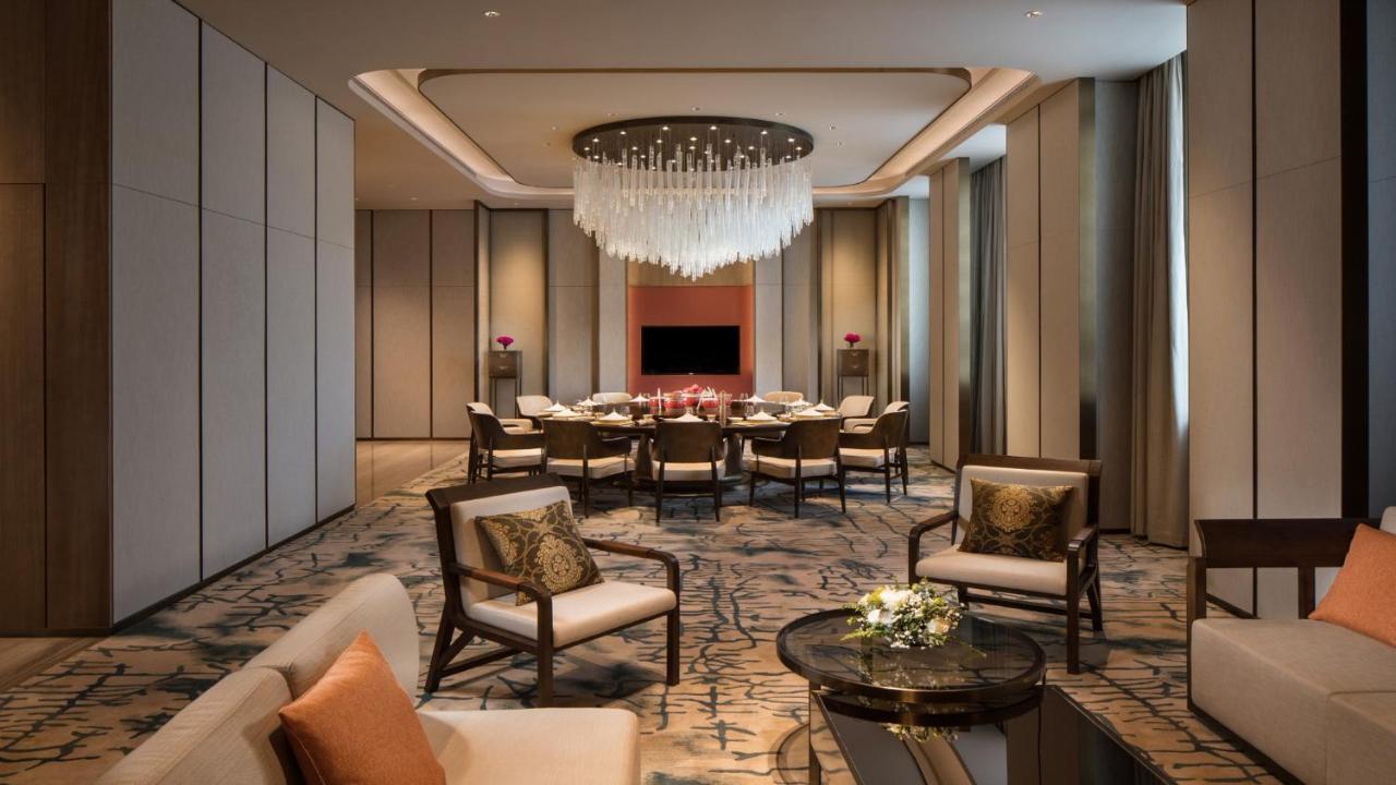 Отель Crowne Plaza Xiangxi Фэнхуан Экстерьер фото