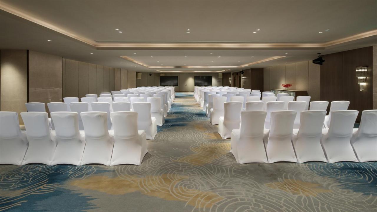 Отель Crowne Plaza Xiangxi Фэнхуан Экстерьер фото