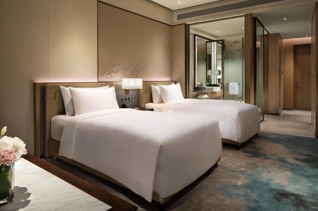 Отель Crowne Plaza Xiangxi Фэнхуан Экстерьер фото