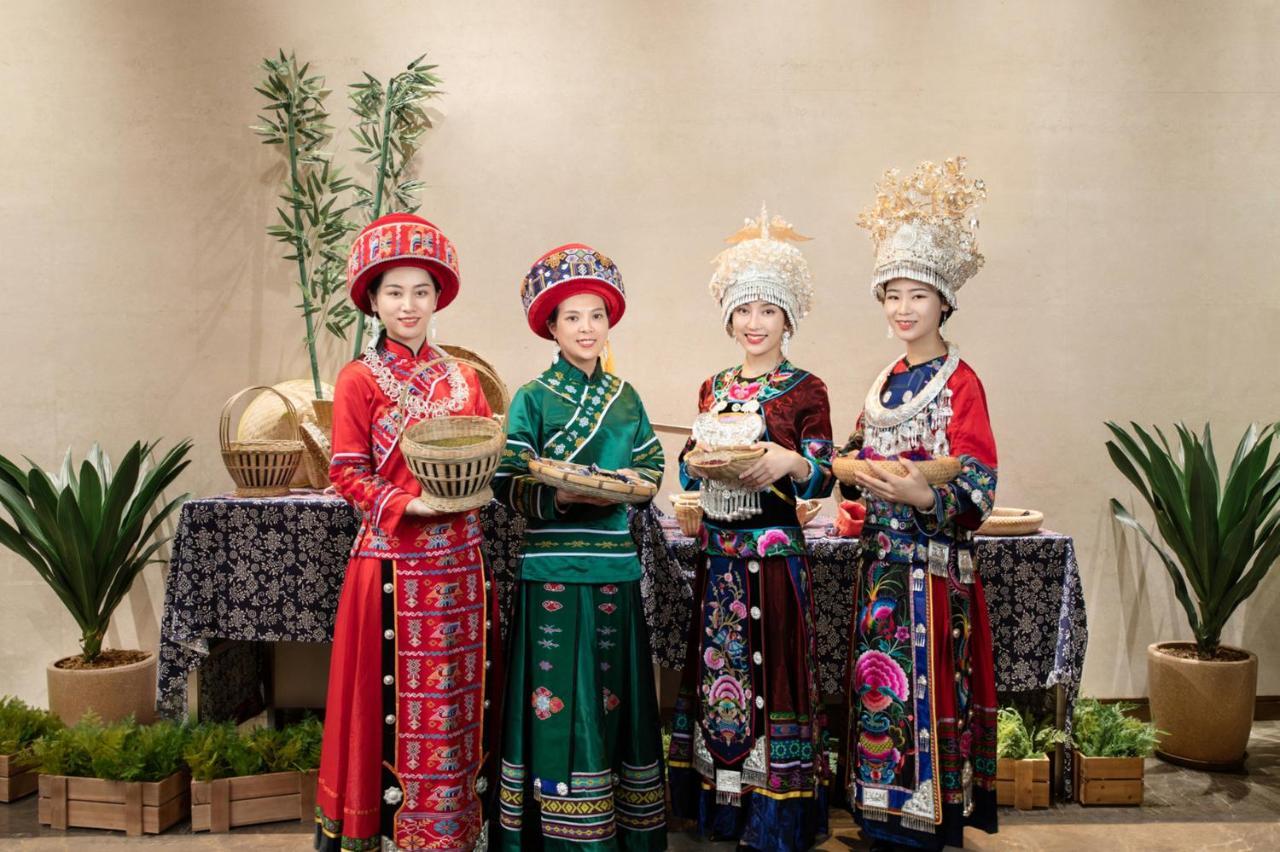 Отель Crowne Plaza Xiangxi Фэнхуан Экстерьер фото