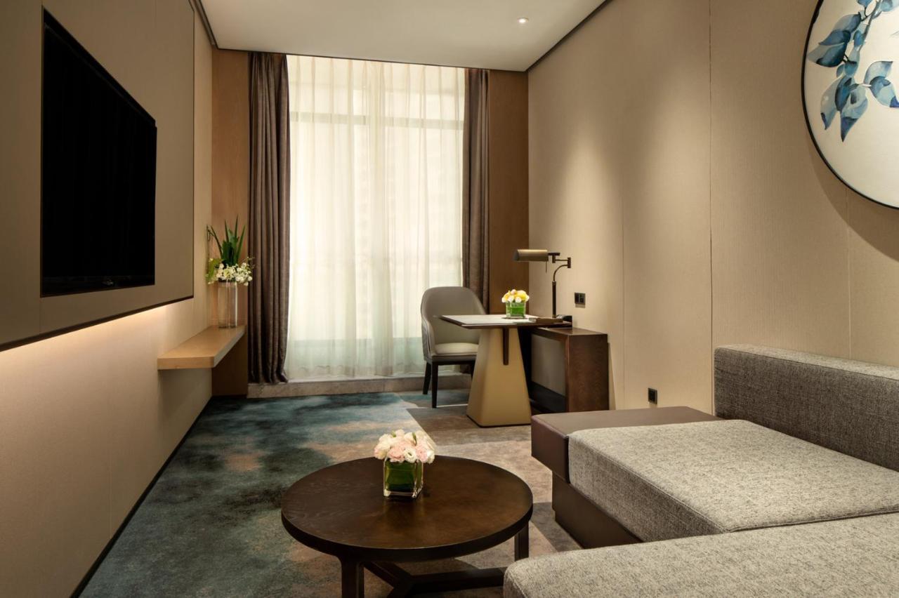 Отель Crowne Plaza Xiangxi Фэнхуан Экстерьер фото