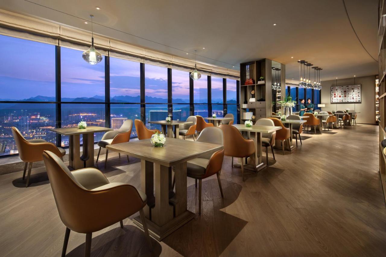 Отель Crowne Plaza Xiangxi Фэнхуан Экстерьер фото